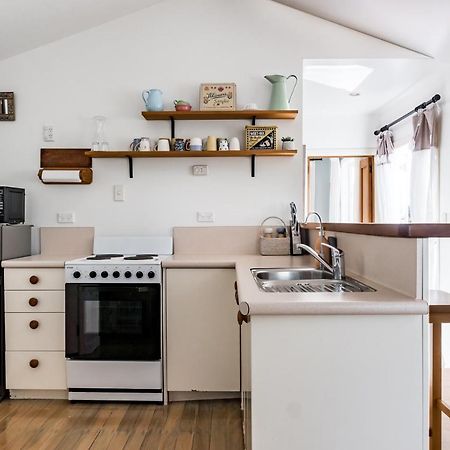 Kowhai Cottage & Studio Raglan Esterno foto